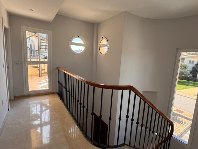 3 Makuuhuoneen Huvila San Roque Club