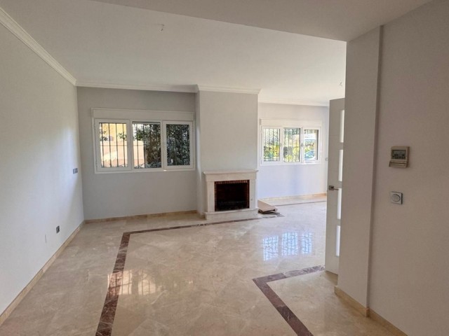 3 Makuuhuoneen Huvila San Roque Club