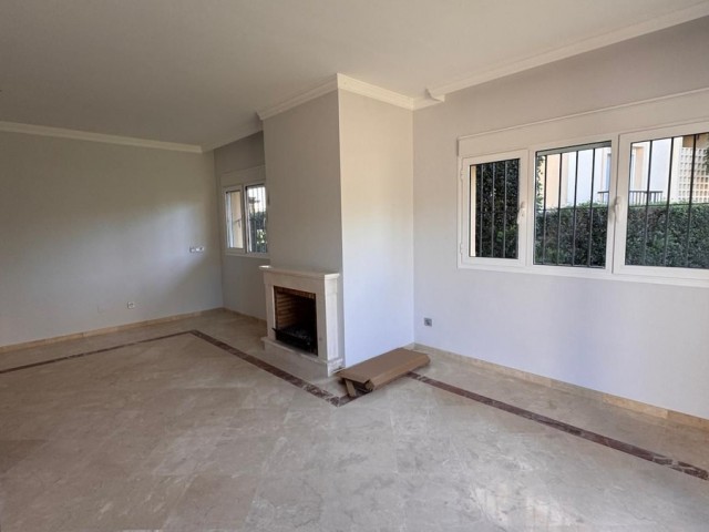 3 Makuuhuoneen Huvila San Roque Club