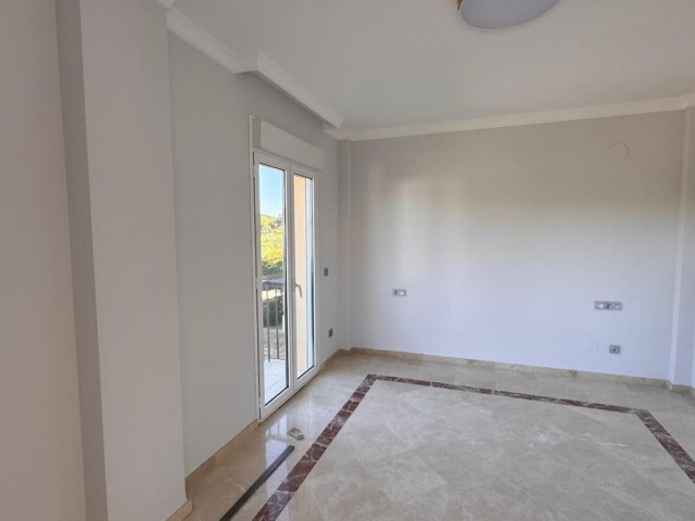 3 Makuuhuoneen Huvila San Roque Club