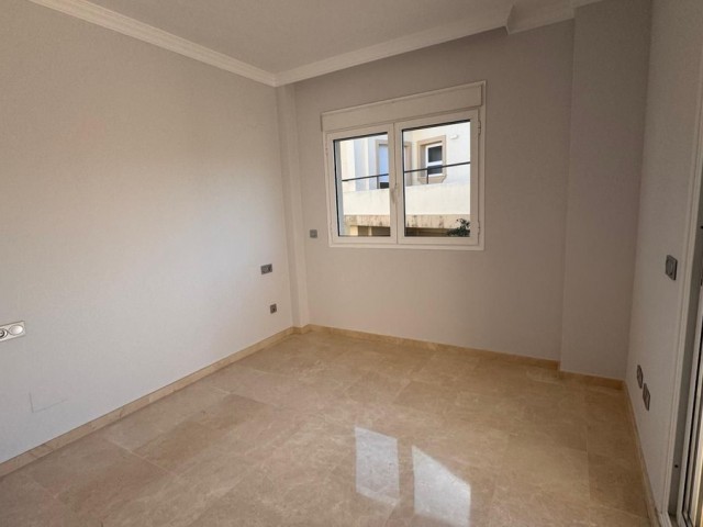 3 Makuuhuoneen Huvila San Roque Club