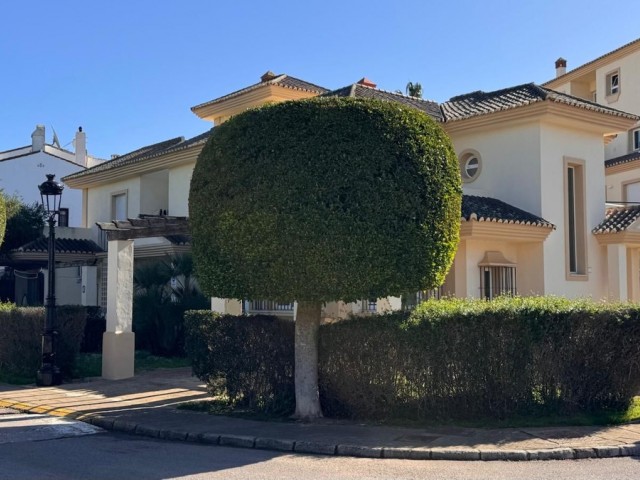 3 Makuuhuoneen Huvila San Roque Club