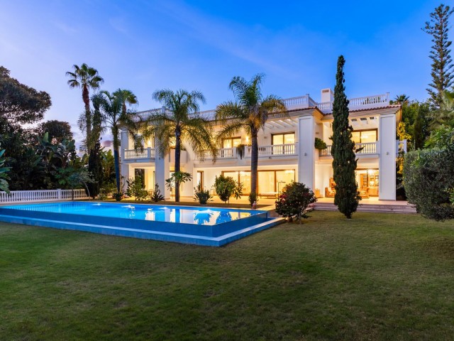 Villa avec 7 Chambres  à Guadalmina Baja