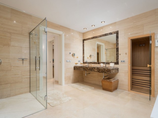 Villa avec 7 Chambres  à Guadalmina Baja