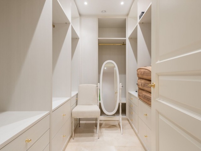 Villa avec 7 Chambres  à Guadalmina Baja