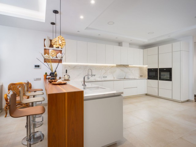 Villa avec 7 Chambres  à Guadalmina Baja