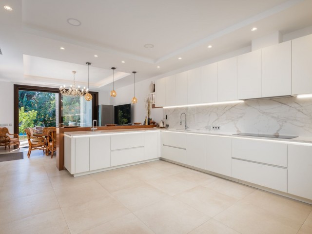 Villa avec 7 Chambres  à Guadalmina Baja