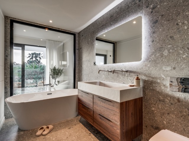 4 Soveroms Rekkehus i Nueva Andalucía