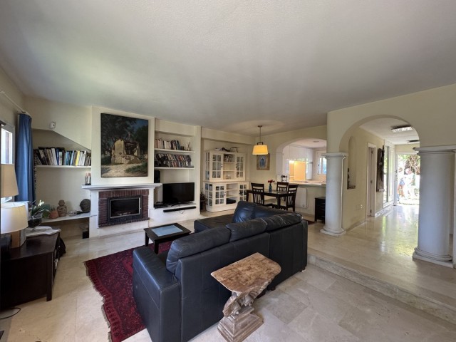 3 Bedrooms Townhouse in Estepona