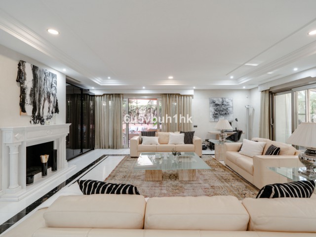 2 Bedrooms Apartment in Marbella