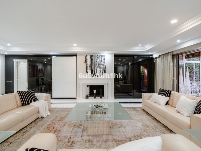 2 Bedrooms Apartment in Marbella