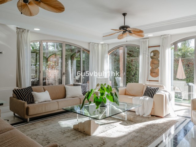 2 Bedrooms Apartment in Marbella