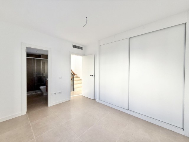 3 Bedrooms Townhouse in Estepona