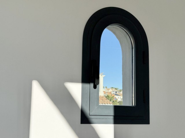 3 Bedrooms Townhouse in Estepona