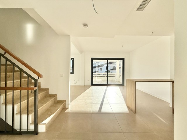 3 Bedrooms Townhouse in Estepona