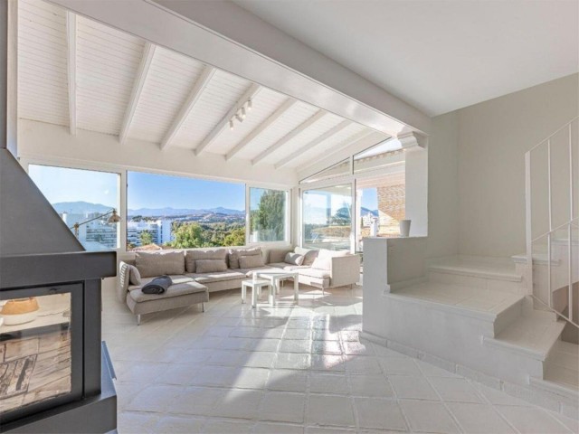 Maison mitoyenne avec 4 Chambres  à Guadalmina Alta