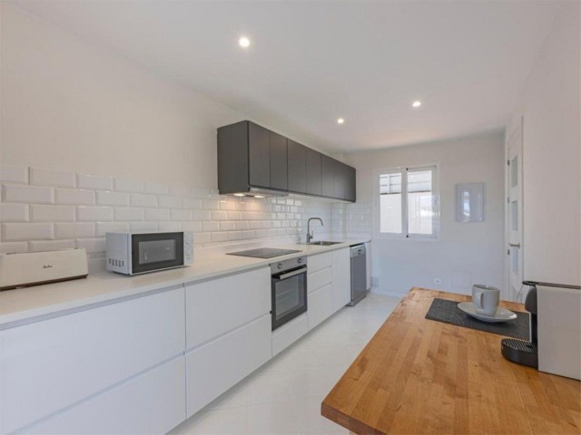 Maison mitoyenne avec 4 Chambres  à Guadalmina Alta