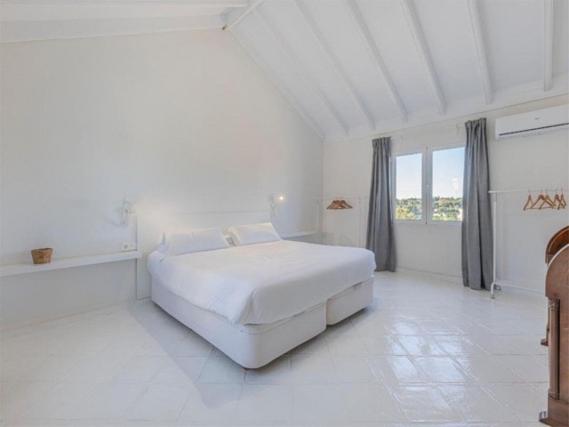 Maison mitoyenne avec 4 Chambres  à Guadalmina Alta