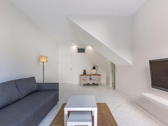 Maison mitoyenne avec 4 Chambres  à Guadalmina Alta