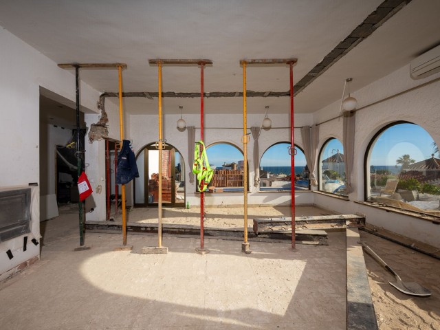 4 Makuuhuoneen Huvila El Faro