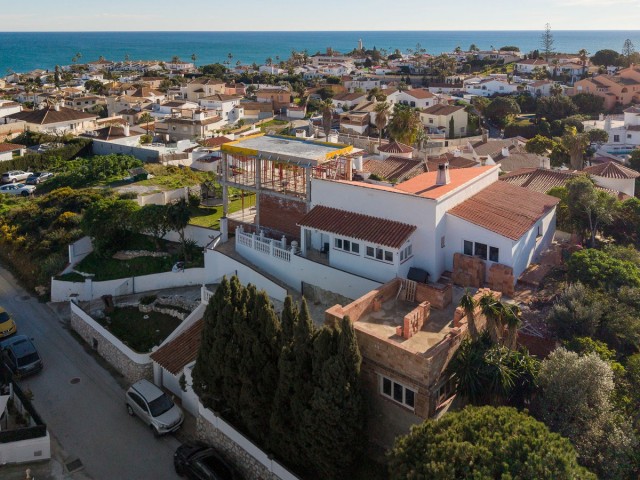 4 Makuuhuoneen Huvila El Faro