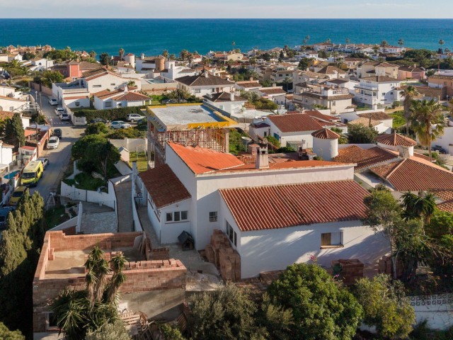 4 Makuuhuoneen Huvila El Faro