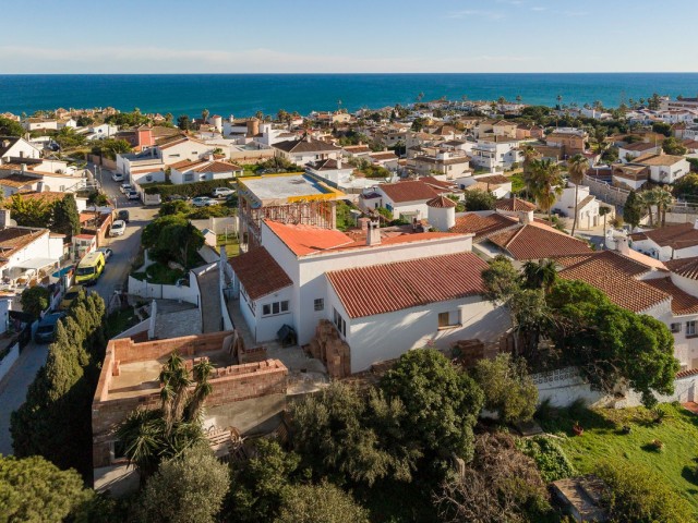 4 Makuuhuoneen Huvila El Faro