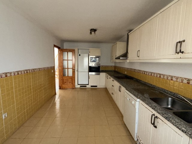 Adosado con 4 Dormitorios  en Riviera del Sol