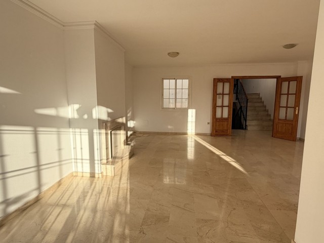 Adosado con 4 Dormitorios  en Riviera del Sol