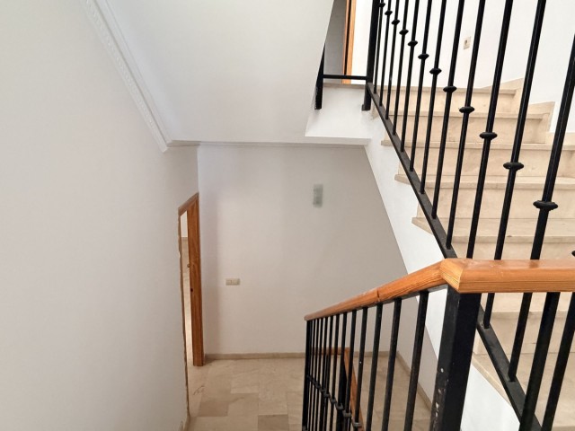 Adosado con 4 Dormitorios  en Riviera del Sol