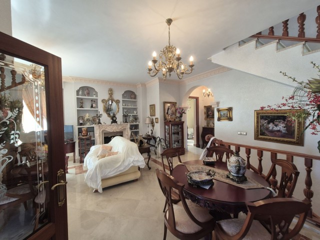 Villa avec 5 Chambres  à San Pedro de Alcántara