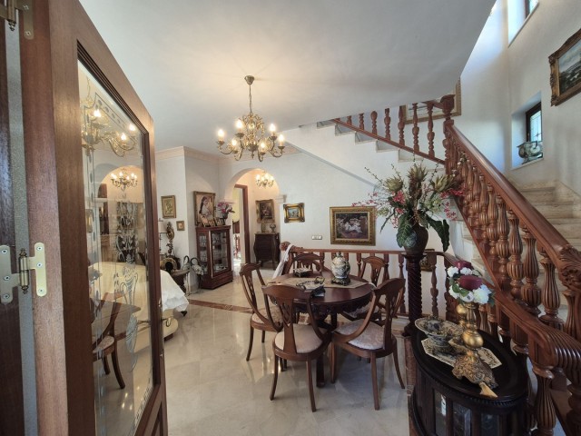 Villa avec 5 Chambres  à San Pedro de Alcántara