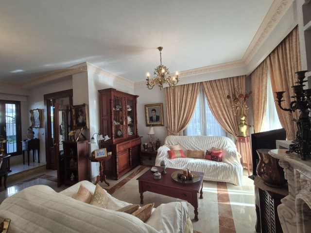 Villa avec 5 Chambres  à San Pedro de Alcántara