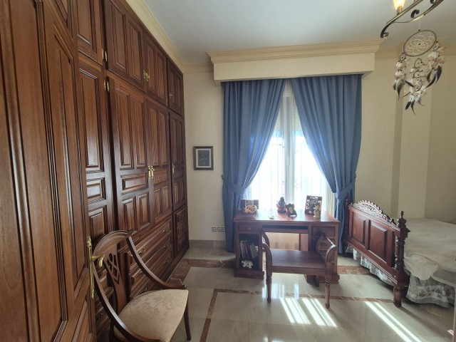 Villa avec 5 Chambres  à San Pedro de Alcántara
