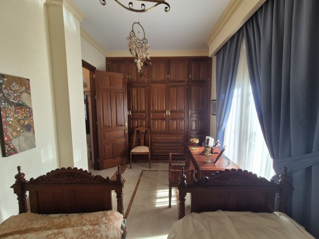 Villa avec 5 Chambres  à San Pedro de Alcántara
