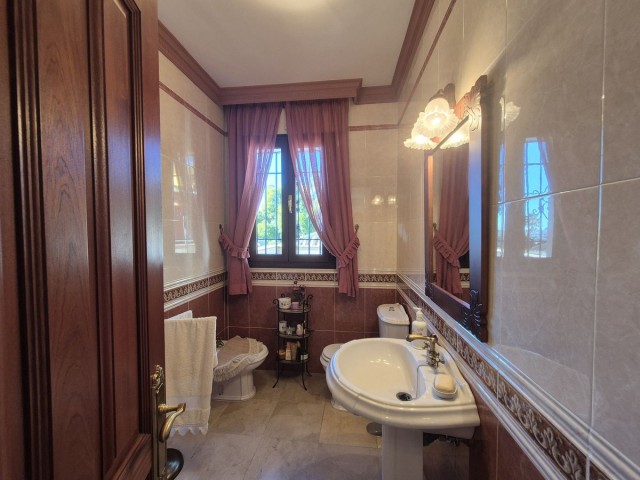 Villa avec 5 Chambres  à San Pedro de Alcántara