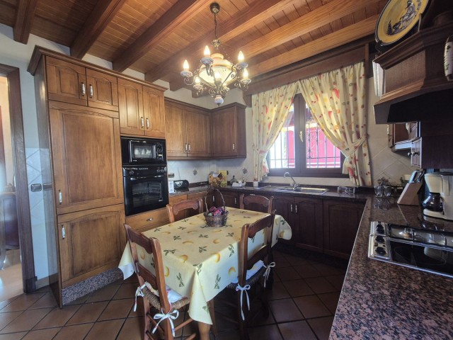 Villa avec 5 Chambres  à San Pedro de Alcántara