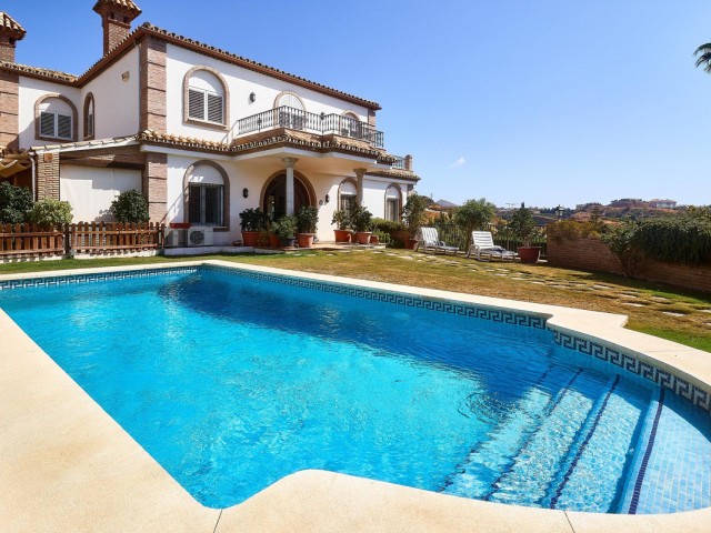 4 Bedrooms Villa in Mijas Costa