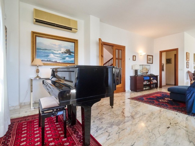 4 Bedrooms Villa in Mijas Costa