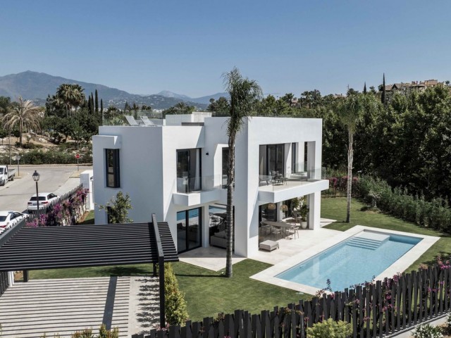 4 Schlafzimmer Villa in New Golden Mile