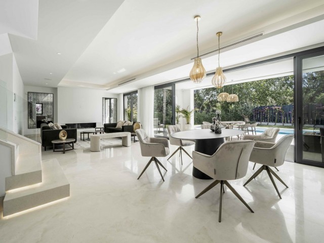 4 Schlafzimmer Villa in New Golden Mile