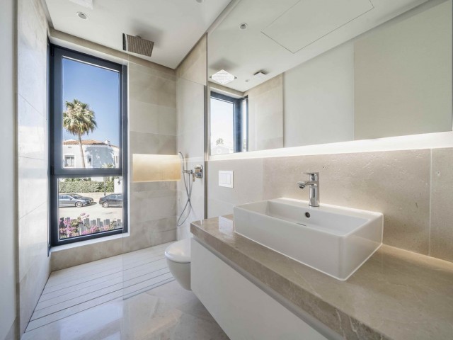 4 Schlafzimmer Villa in New Golden Mile