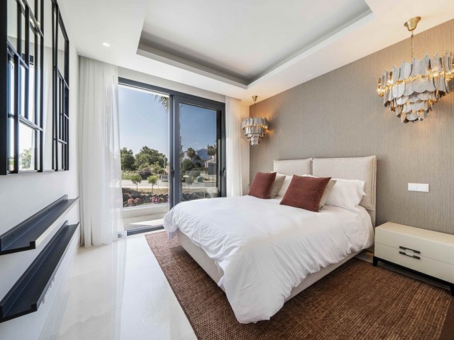 4 Schlafzimmer Villa in New Golden Mile