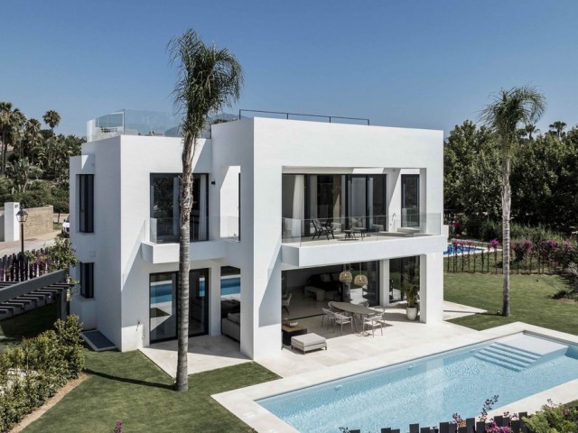 4 Schlafzimmer Villa in New Golden Mile