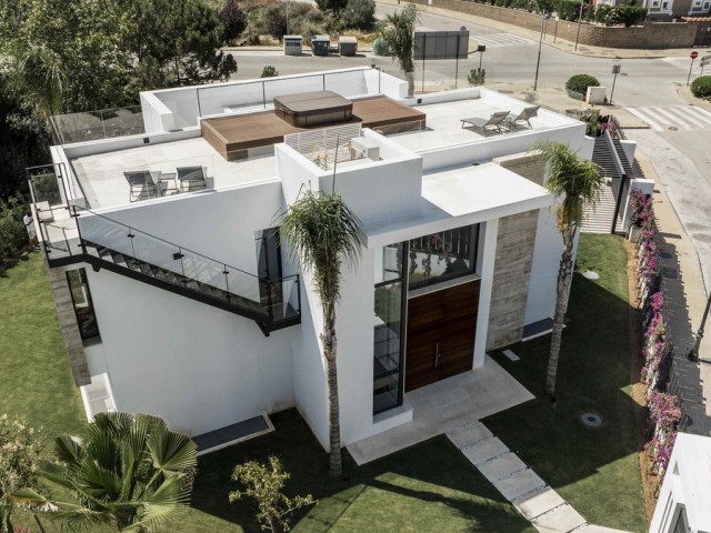 4 Schlafzimmer Villa in New Golden Mile