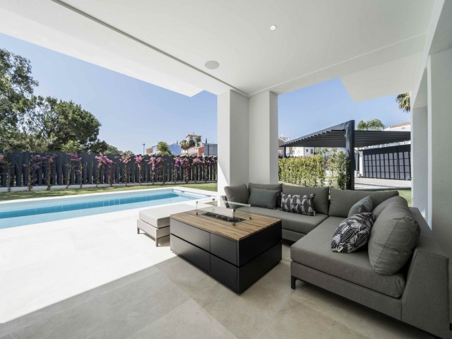 4 Schlafzimmer Villa in New Golden Mile