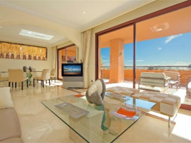 Ático con 3 Dormitorios  en Marbella