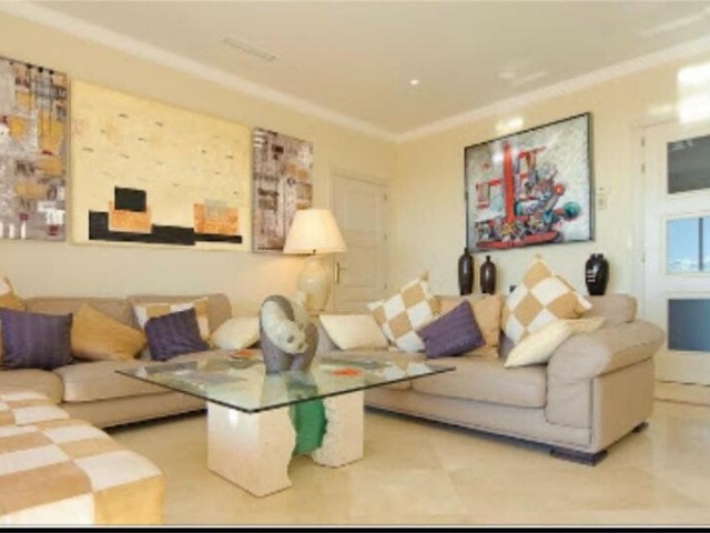 Ático con 3 Dormitorios  en Marbella