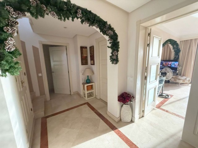 Ático con 3 Dormitorios  en Marbella