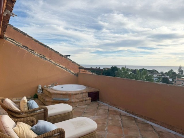 Ático con 3 Dormitorios  en Marbella
